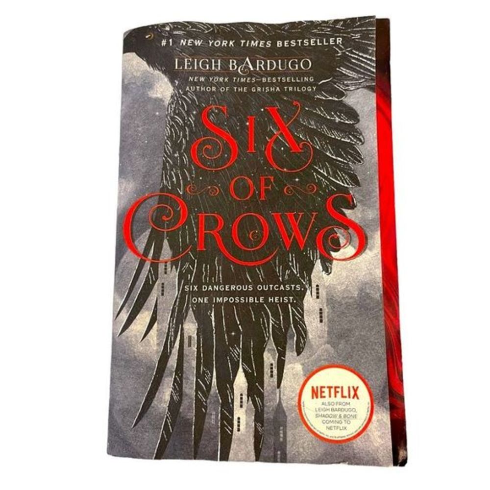 Six of Crows by Leigh Bardugo Book (Shadow and Bone Series)